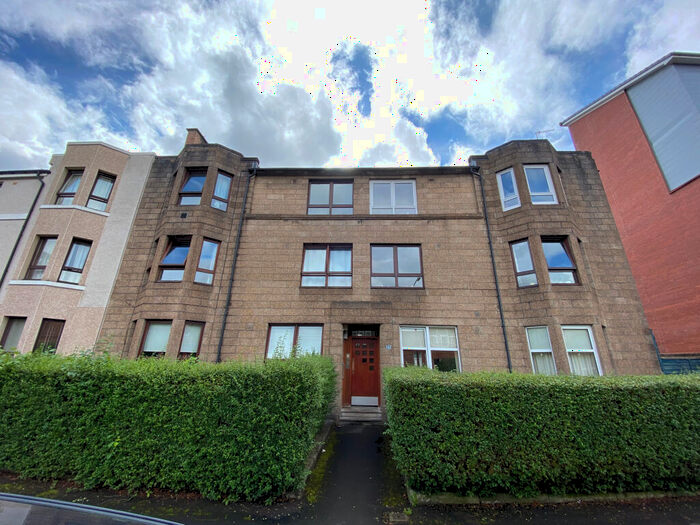 2 Bedroom Apartment To Rent In Holmbank Avenue, Shawlands, G41