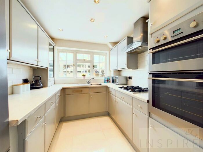 3 Bedroom End Of Terrace House For Sale In Lyndhurst Close, Crawley, RH11