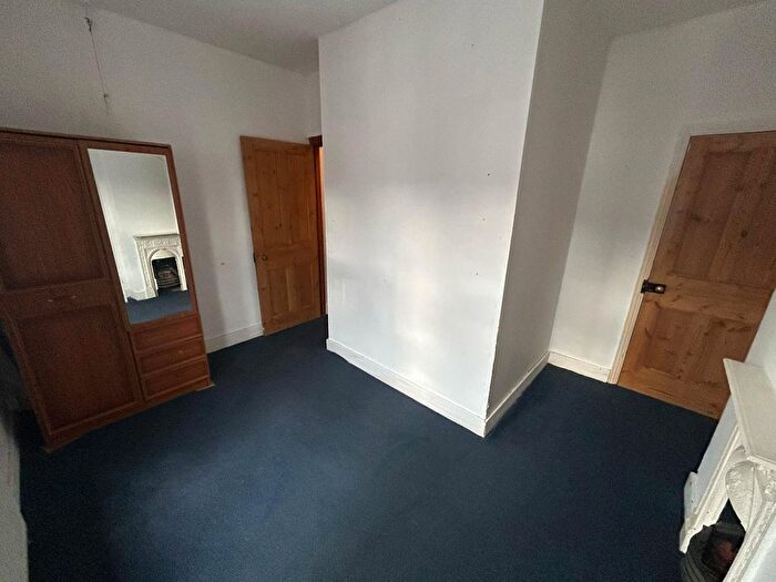 1 Bedroom Flat To Rent In Newcombe Road, Luton, Bedfordshire, LU1