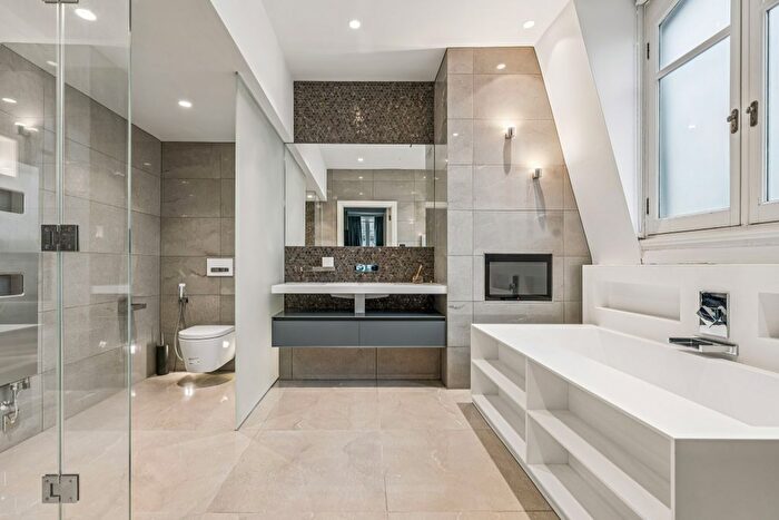 11 Bedroom Town House To Rent In Wilton Terrace, Belgravia, London, SW1X