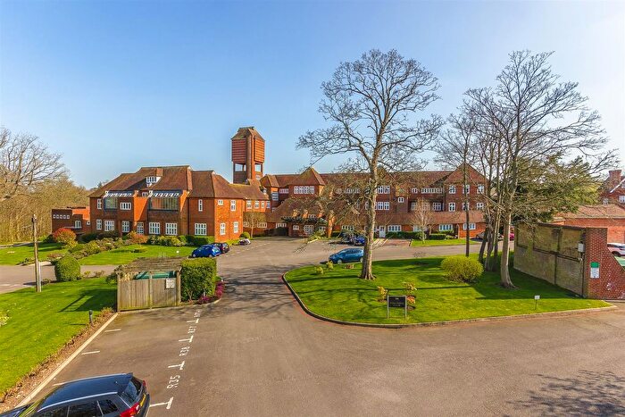 2 Bedroom Flat For Sale In Elizabeth Drive, Banstead, SM7