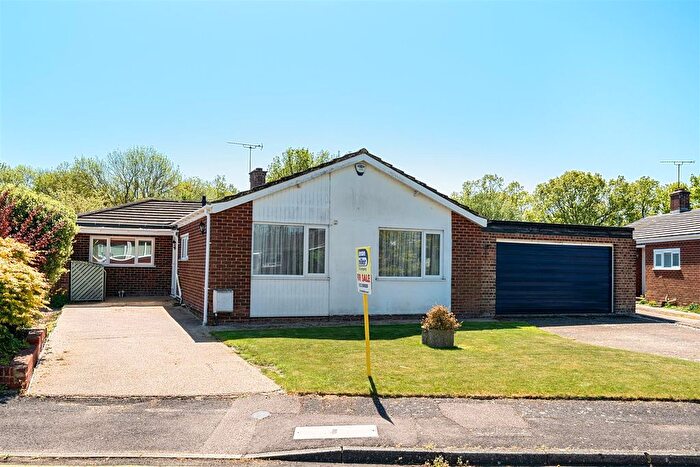 3 Bedroom Detached Bungalow For Sale In Orchard Glade, Headcorn, Ashford, TN27