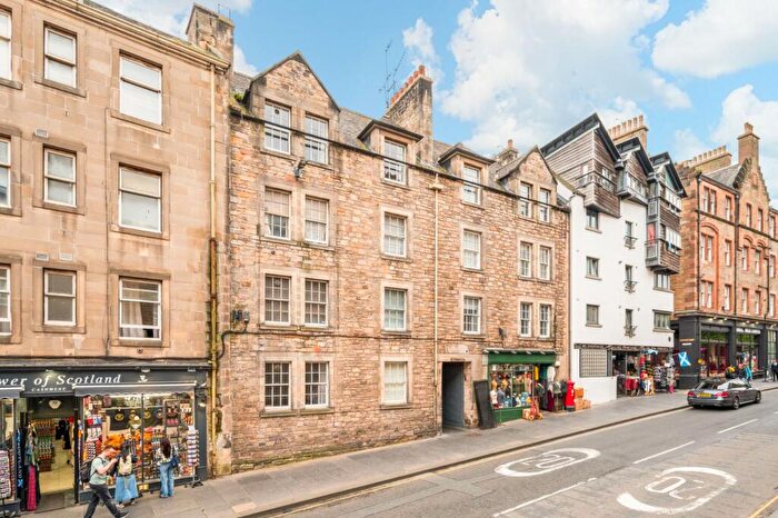 2 Bedroom Flat For Sale In / Bulls Close, Canongate, Edinburgh, EH8