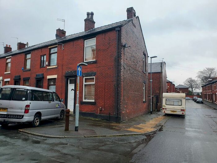 2 Bedroom End Of Terrace House To Rent In Pike Street, Rochdale, OL11