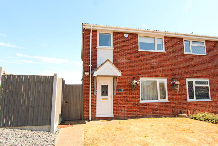 3 Bedroom Semi-Detached House For Sale In Westminster Road, Wellingborough, NN8