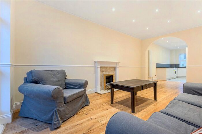 2 Bedroom Flat To Rent In Leathermarket Court, London, SE1