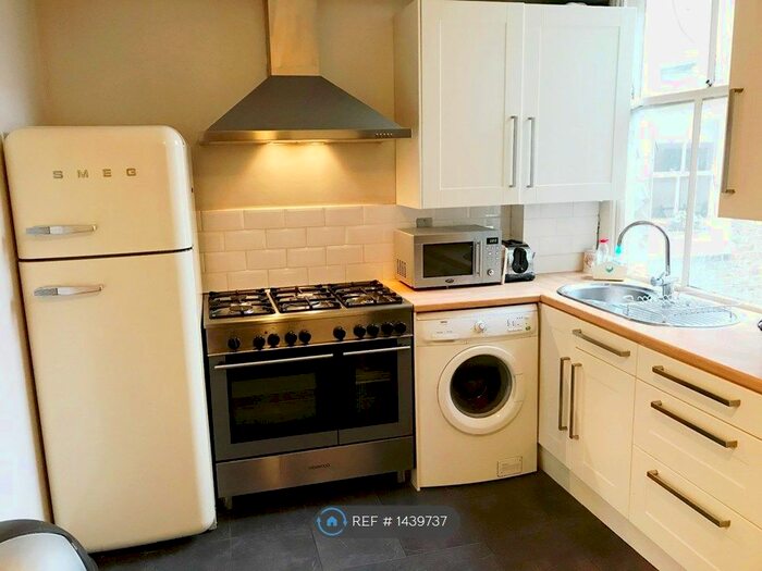 2 Bedroom Flat To Rent In Brayburne Avenue, London, SW4
