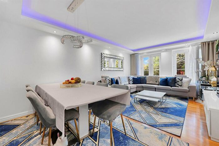 2 Bedroom Flat To Rent In Dover Close, London, NW2