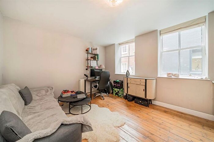 1 Bedroom Flat For Sale In Widegate Street, Liverpool Street, E1