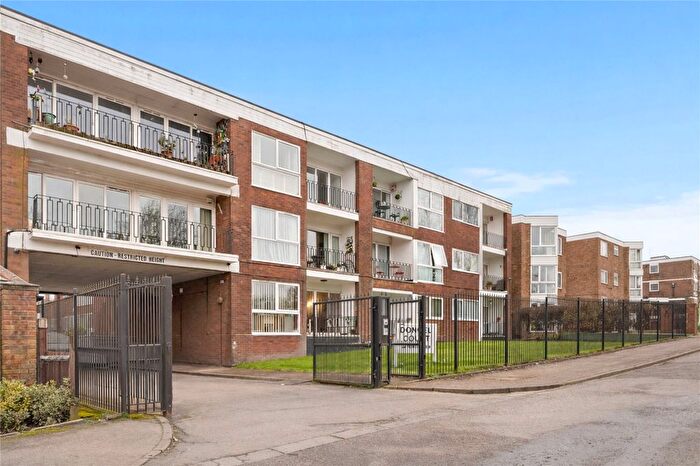 2 Bedroom Flat For Sale In Forest View, Chingford, London, E4