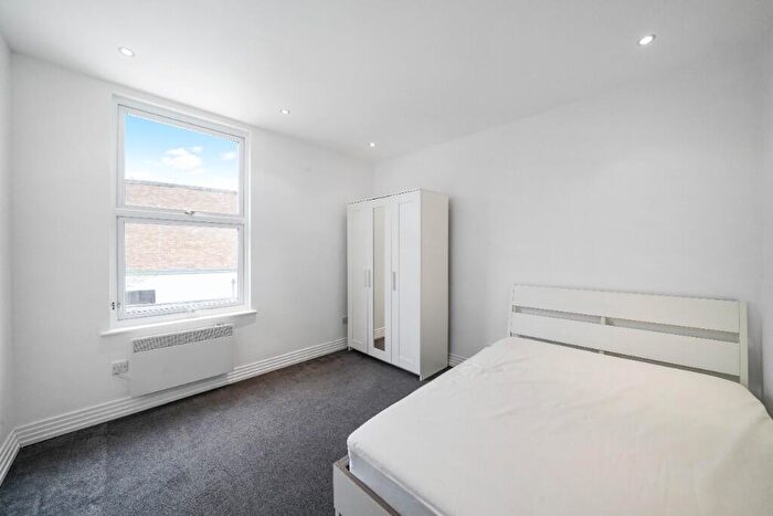 Studio To Rent In Cricklewood Lane, London, NW2