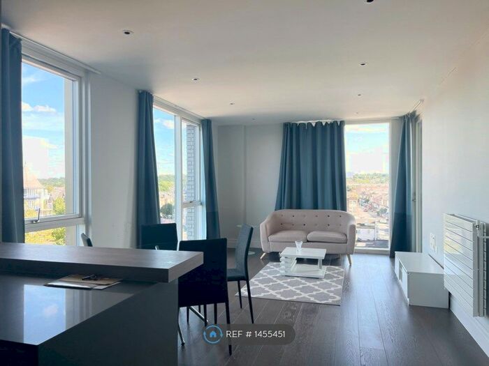 2 Bedroom Flat To Rent In Hamond Court, Kingston Upon Thames, KT2