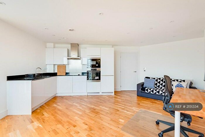 1 Bedroom Flat To Rent In Leven Road, London, E14