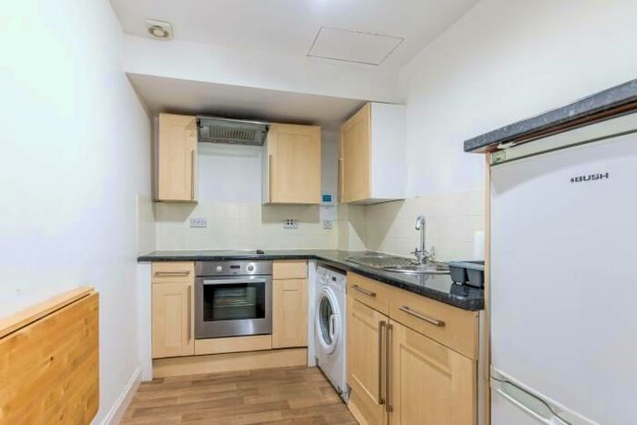 2 Bedroom Flat To Rent In Glen Street, Edinburgh, EH3