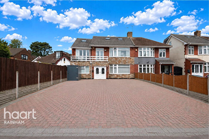 7 Bedroom Semi-Detached House For Sale In Lambs Lane South, Rainham, RM13