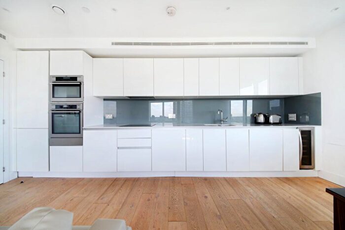 2 Bedroom Flat For Sale In Lombard Wharf, Lombard Road, SW11