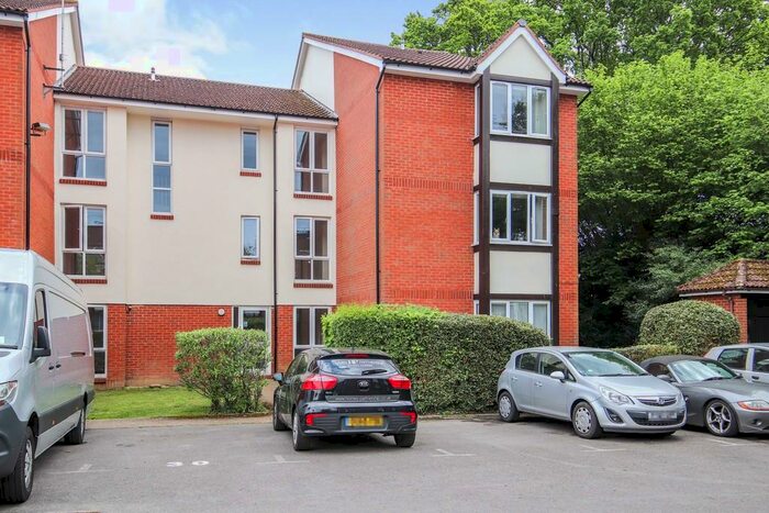 1 Bedroom Apartment To Rent In Station Hill, Pound Hill, RH10
