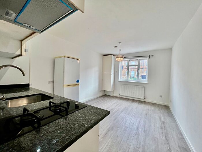 2 Bedroom Flat To Rent In Fortress Road, Kentish Town, London, NW5