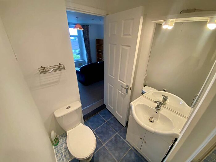 1 Bedroom Flat To Rent In Bay View Crescent, Brynmill, Swansea, SA1