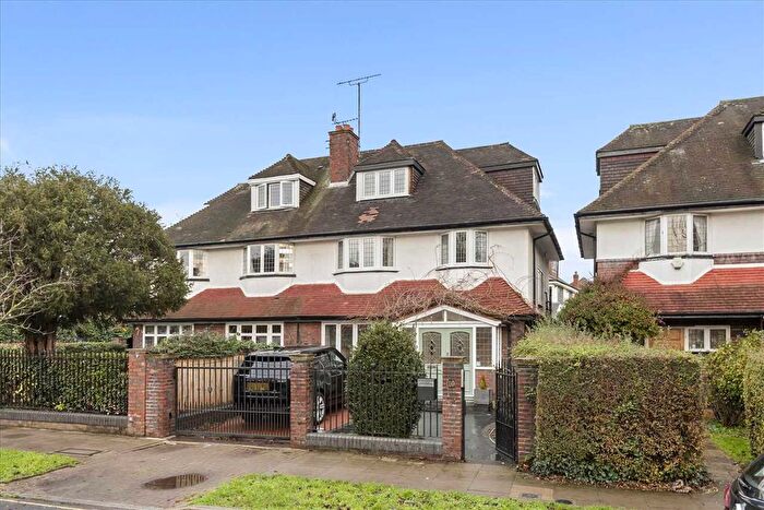 4 Bedroom Property To Rent In Chesterfiled Road, Chiswick, Chiswick, W4