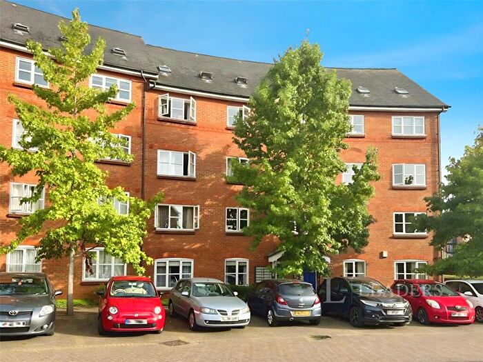 2 Bedroom Apartment For Sale In Prebend Street, Bedford, Bedfordshire, MK40
