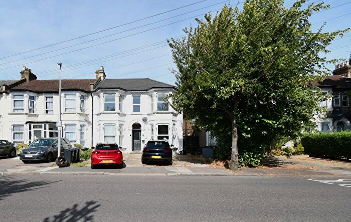 3 Bedroom Flat For Sale In Northbrook Road, IG1
