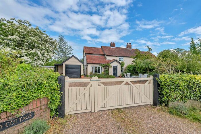 3 Bedroom Semi-Detached House For Sale In Daisy Green, Great Ashfield, Bury St. Edmunds, IP31