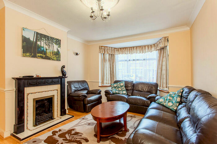 4 Bedroom Terraced House To Rent In Farrnace Road, Romford, Essex, RM6