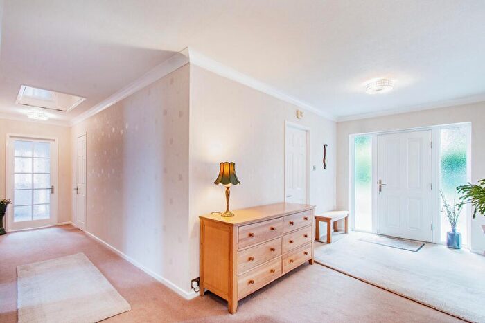 3 Bedroom Bungalow For Sale In Elland Road, Churwell, Morley, Leeds, LS27