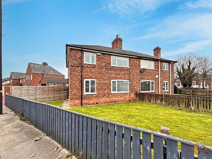 3 Bedroom Semi Detached House For Sale In Hessle Road, Hull, HU4