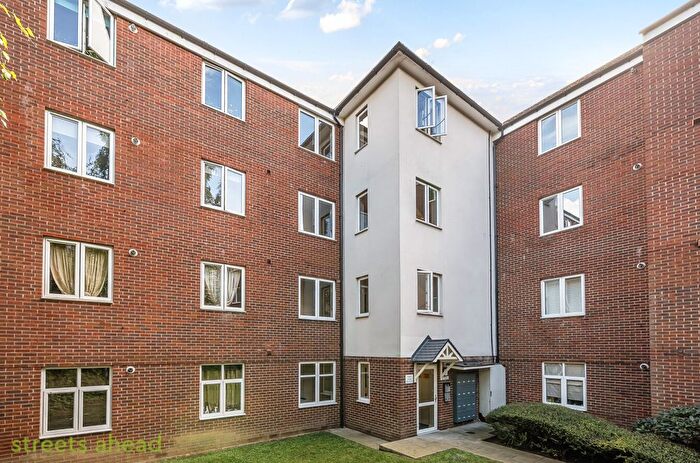 2 Bedroom Flat To Rent In Chalfont Road, London, SE25