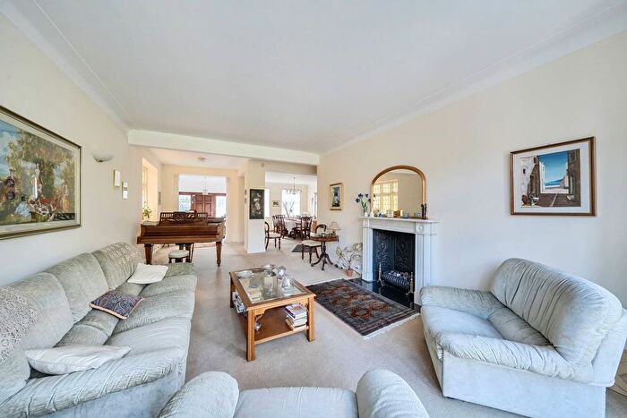 4 Bedroom Detached House To Rent In Aylmer Road, East Finchley, London, N2