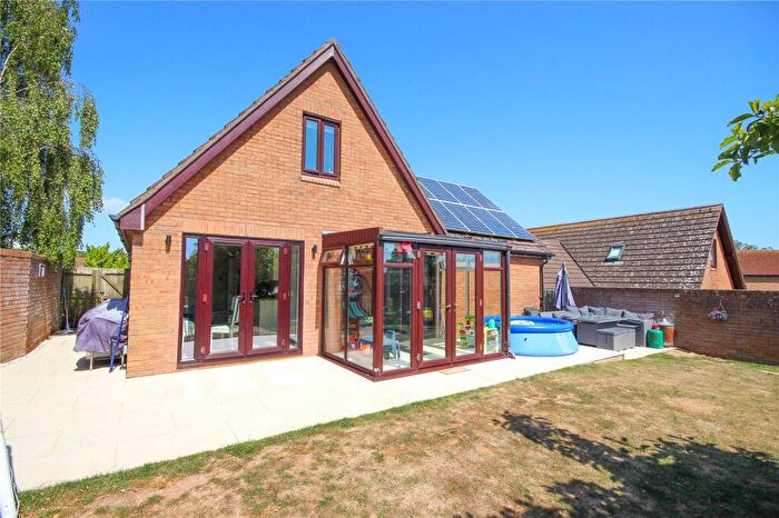 3 Bedroom Detached House For Sale In Woodfields, Seaton, EX12