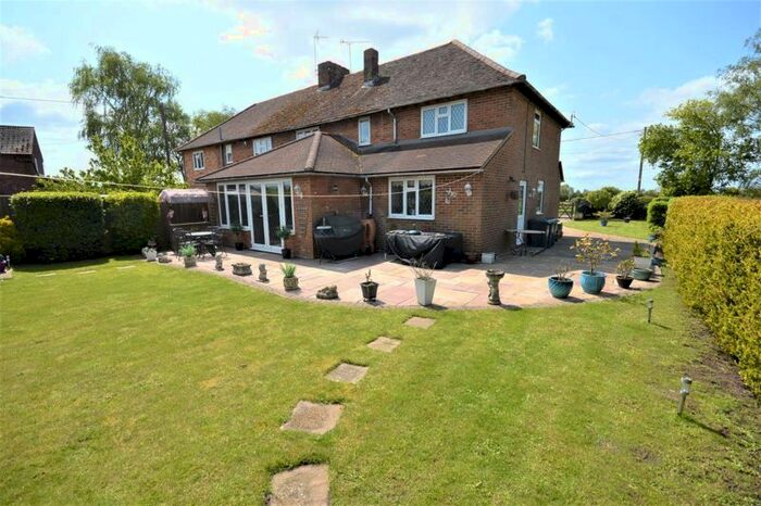 4 Bedroom Semi-Detached House For Sale In Marsh, Aylesbury, HP17
