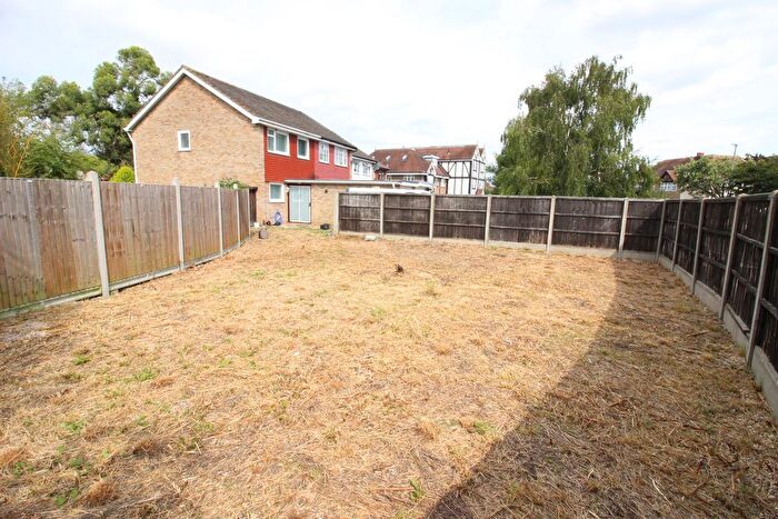 3 Bedroom End Of Terrace House For Sale In Green Lane, Worcester Park, KT4