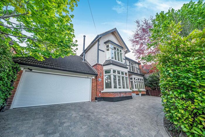 6 Bedroom Detached House For Sale In South Woking, GU22
