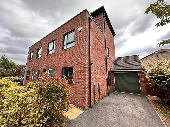 4 Bedroom Terraced House To Rent In Clover Drive, Salford, M7
