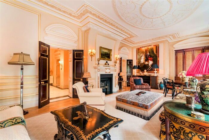 2 Bedroom Flat To Rent In Cadogan Square, London, SW1X