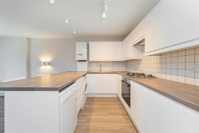 2 Bedroom Flat To Rent In Carlisle Avenue, Acton, W3