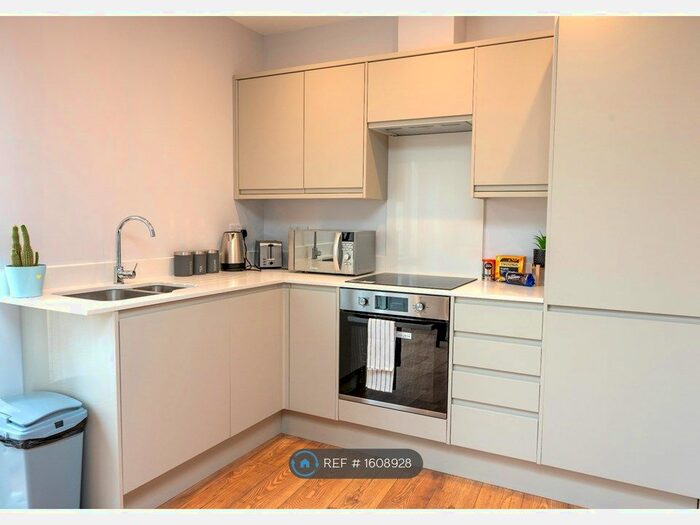 1 Bedroom Flat To Rent In Albert Court, Ramsgate, CT11
