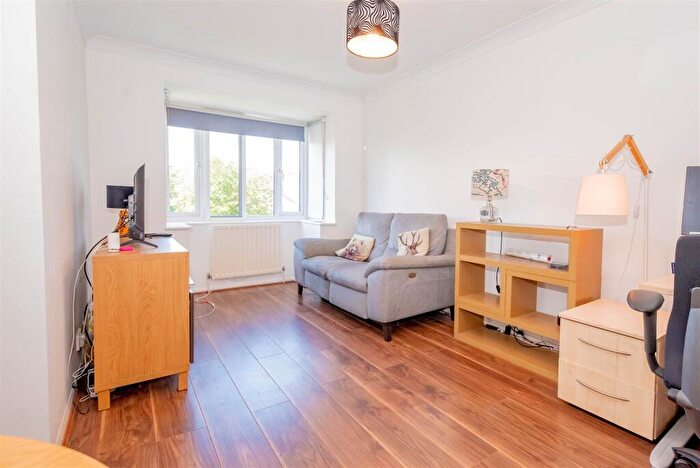1 Bedroom Terraced House To Rent In Horndean Road, Bracknell, RG12