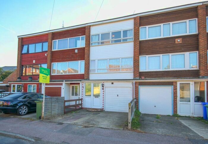 3 Bedroom Town House To Rent In All Saints Road, Sittingbourne, ME10