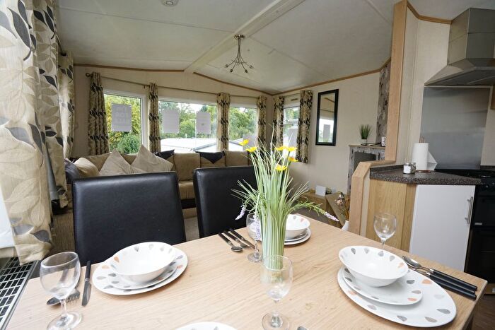 2 Bedroom Mobile/park Home For Sale In Ivyhouse Lane, Hastings, TN35