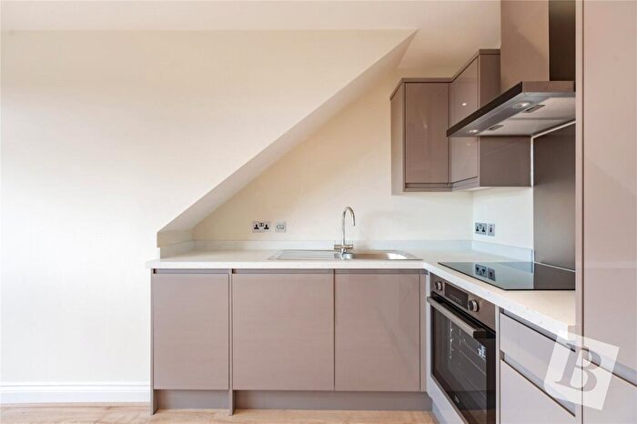 1 Bedroom Apartment For Sale In Champion Road, Upminster, RM14