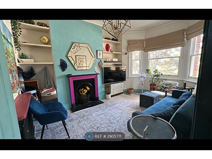 3 Bedroom Maisonette To Rent In Crewdson Road, London, SW9