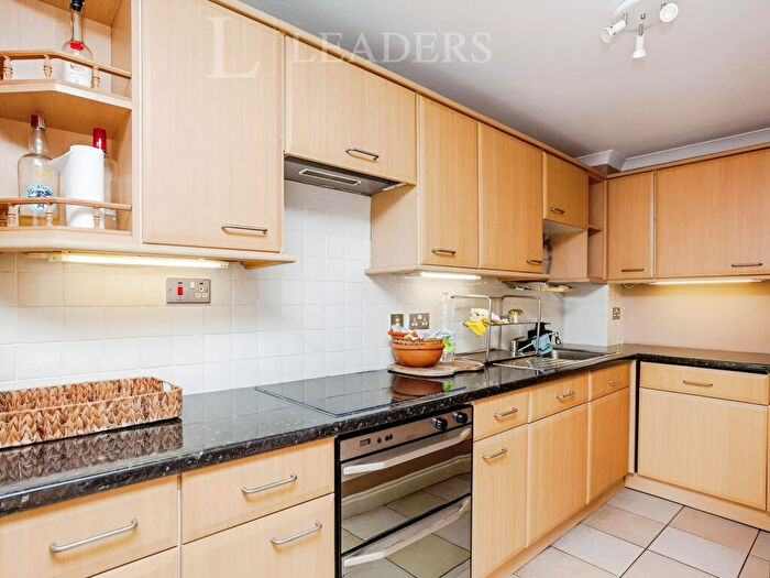 2 Bedroom Maisonette To Rent In Turnpike Place, Crawley, RH11