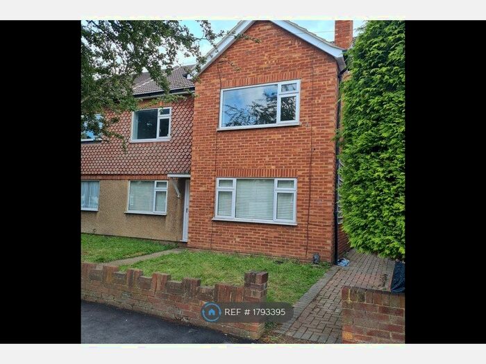 2 Bedroom Maisonette To Rent In Beech Street, Romford, RM7