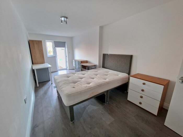 Studio To Rent In Nutfield Road, London, NW2