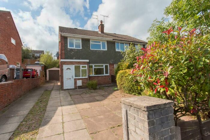 3 Bedroom Semi-Detached House To Rent In Alcester Close, Stoke-on-Trent, ST6