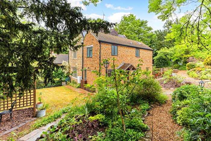 4 Bedroom Detached House For Sale In Main Road, Broughton, OX15